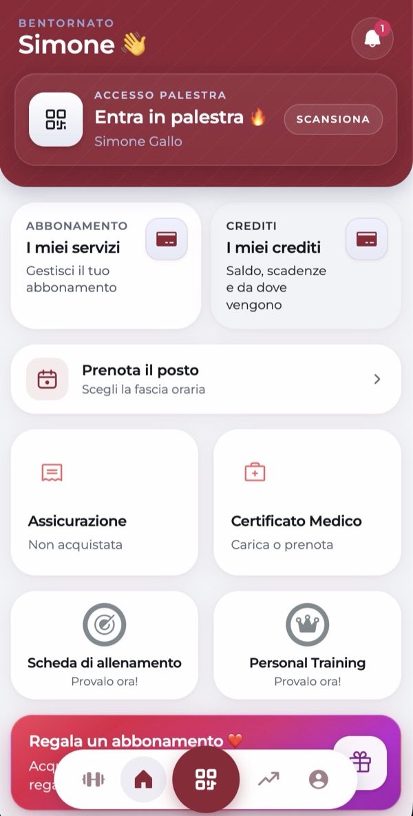 Home dell’app soci con il QR di ingresso, abbonamento, crediti, prenotazione del posto, assicurazione e certificato medico.